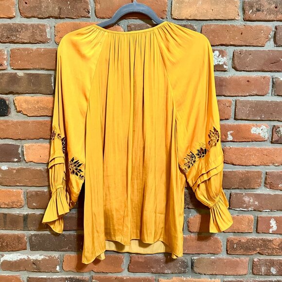 White House Black Market Elbow-Sleeve Embroidered Detail Blouse - Picture 2 of 5